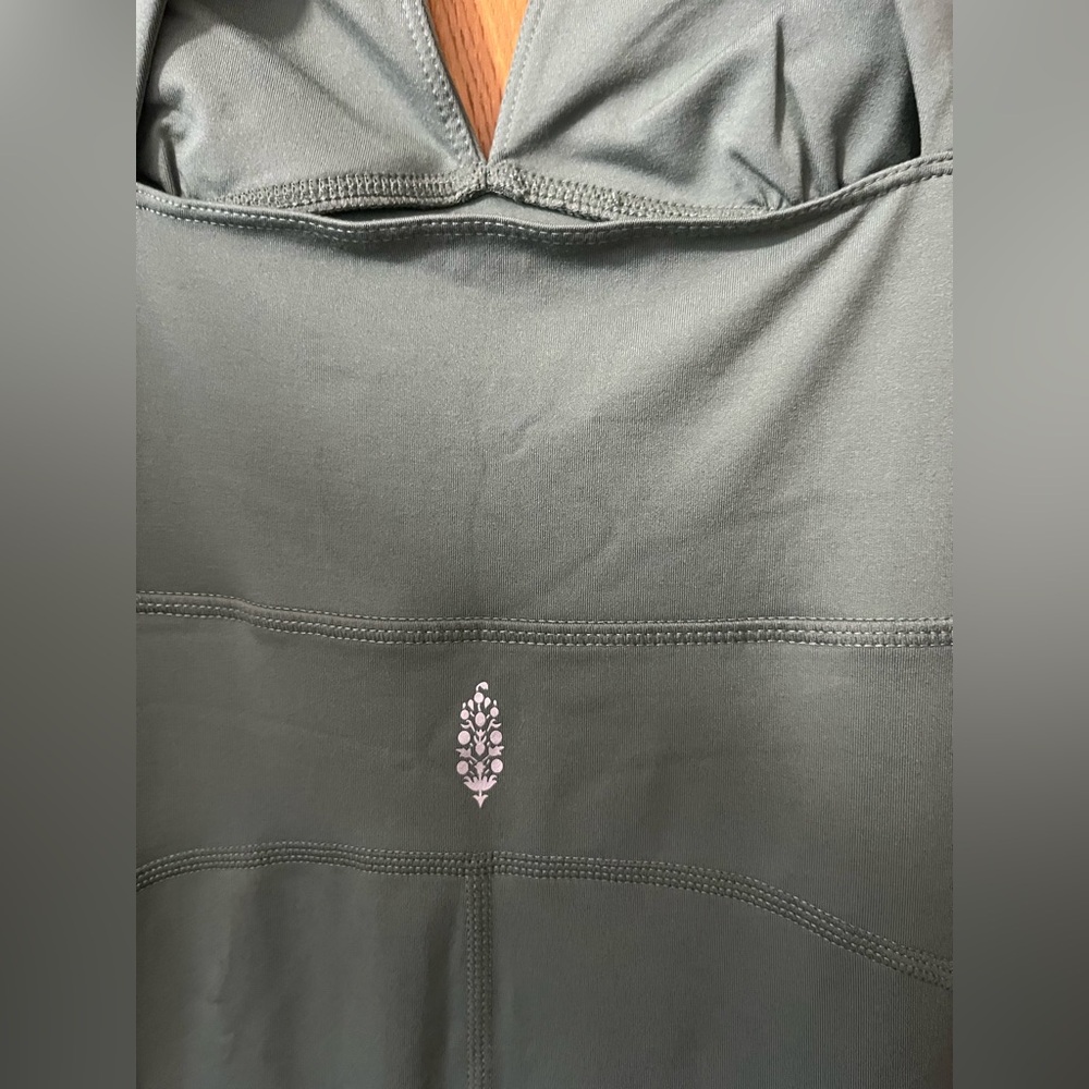 Free People Green V-Neck Jumpsuit with Full-Length Silhouette M - Picture 5 of 8